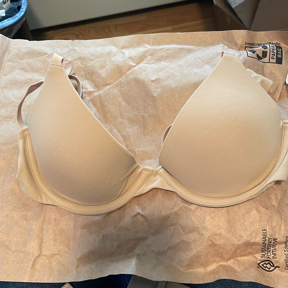 SKIMS FITS EVERYBODY PLUNGE BRA
CLAY / 34 / B